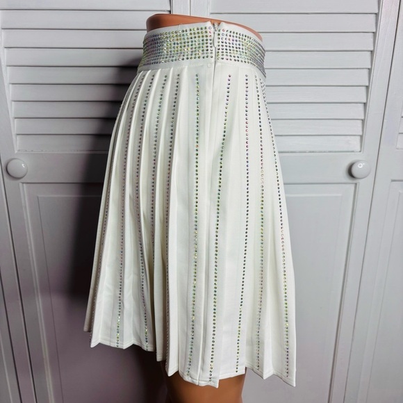 NYLON APPAREL White Pleated Jeweled Skater Skort Size Small - Picture 5 of 10